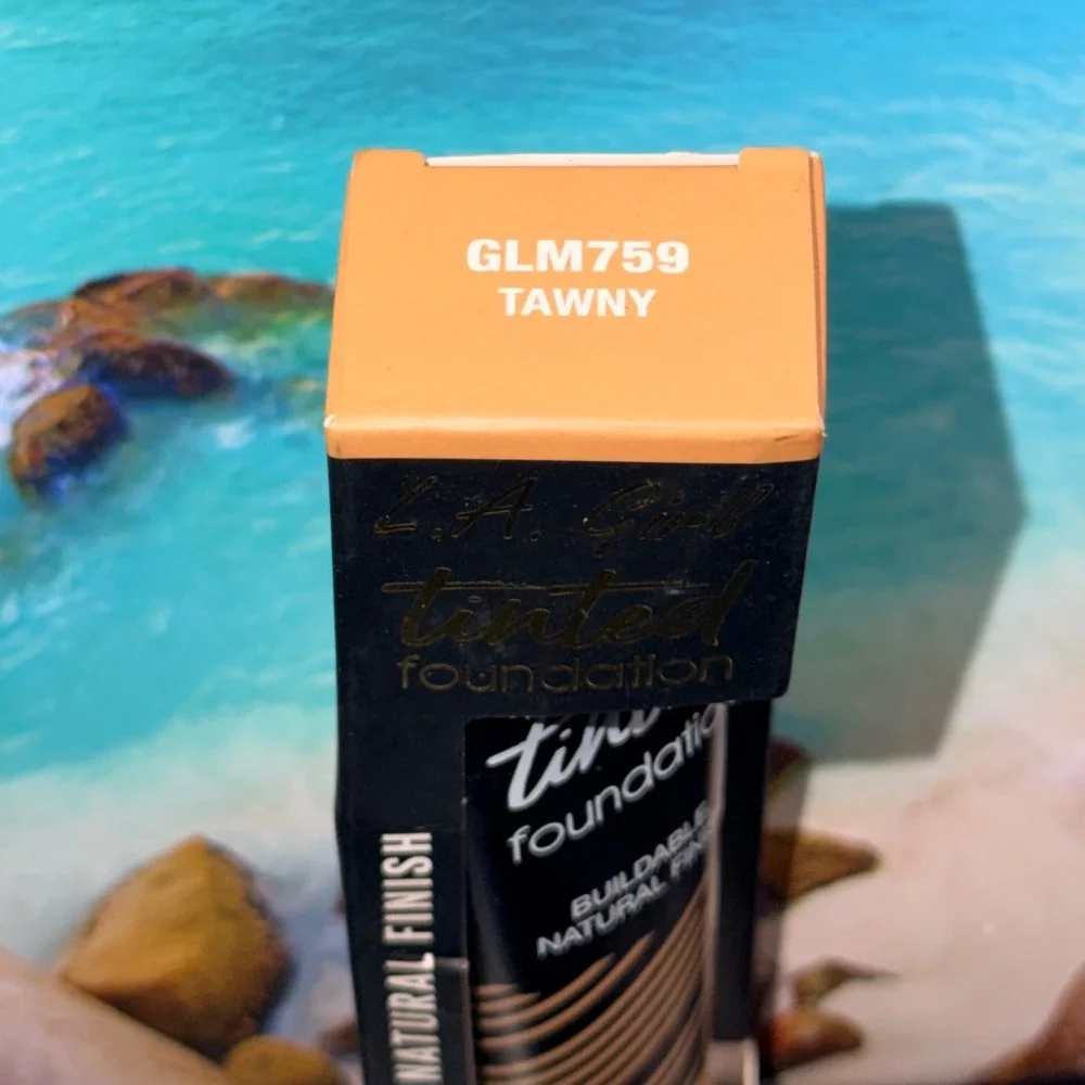 LA Girl Tinted Foundation GLM759 Tawny Buildable Natural Finish 1oz New